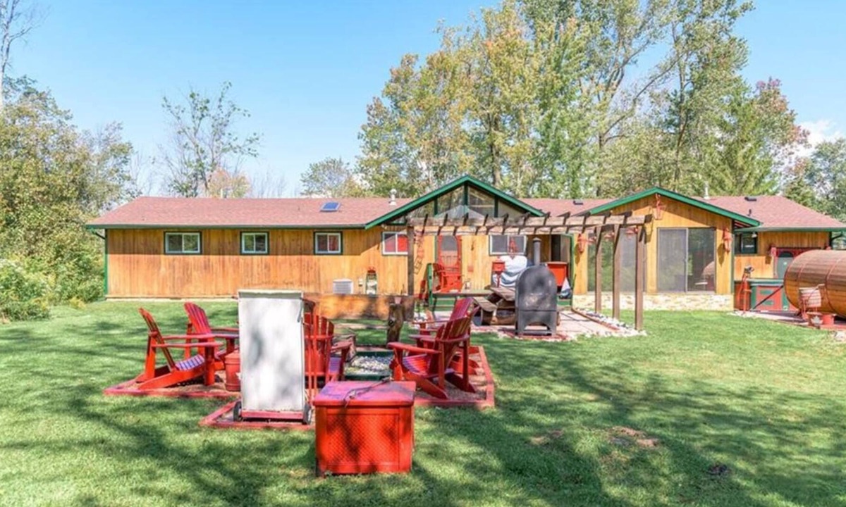 Fort Erie Cottage | Woodland Retreat - Nature and Nurture