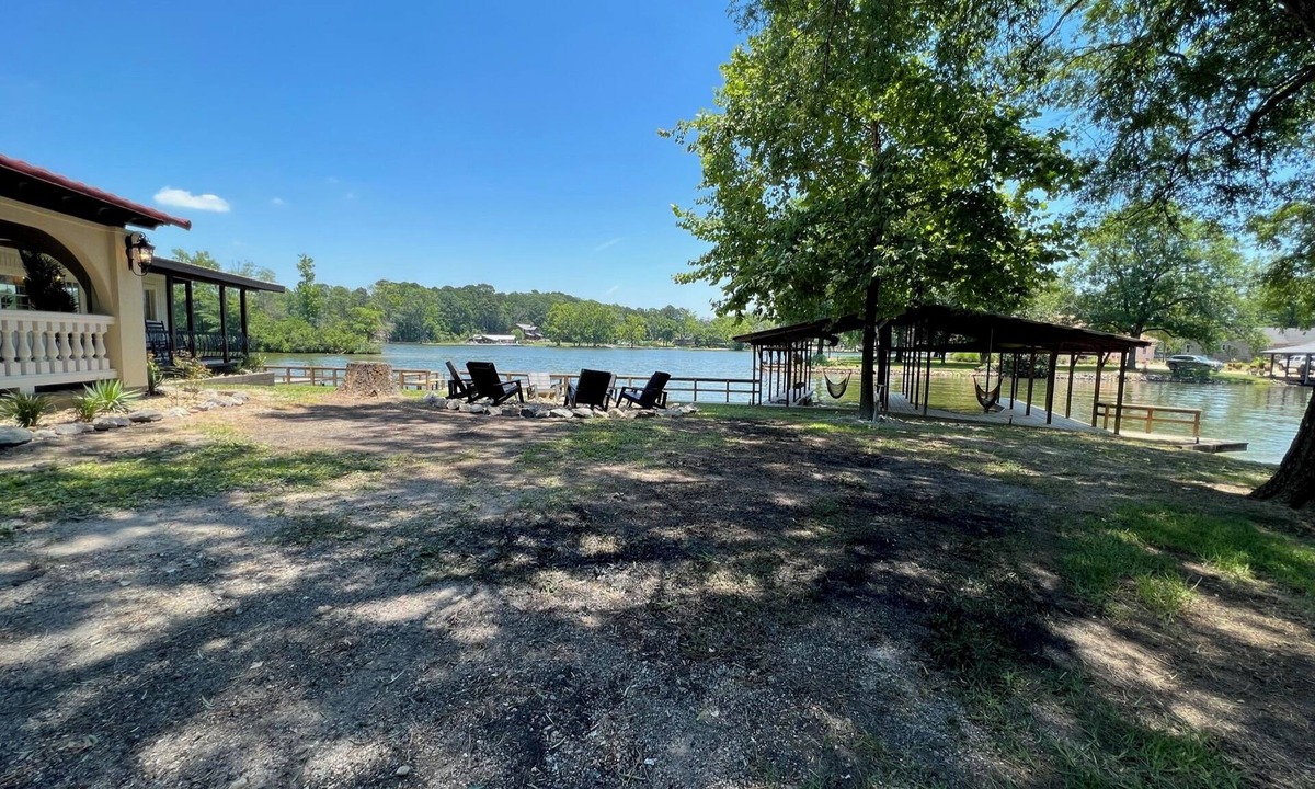 Royal House | Woodland Shore Escape - 4 Lakefront homes