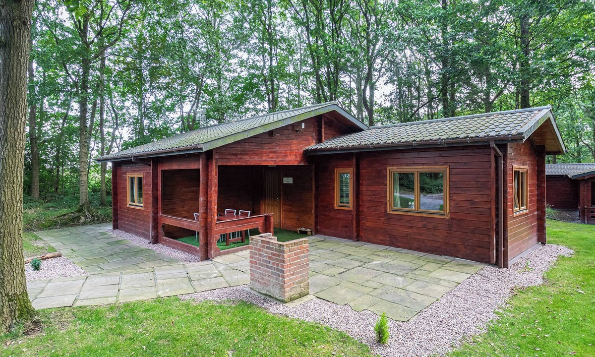 Overton-on-dee Ski Chalet | Woodland Willow Lodge