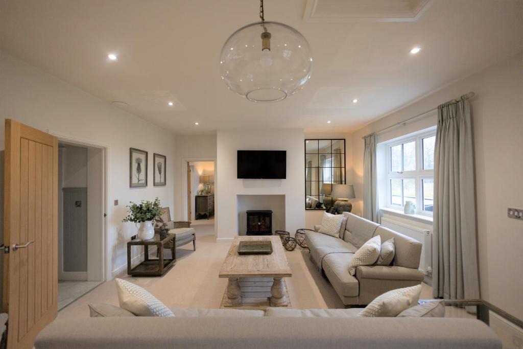 Billingham House | Woodlands Cottage, Wynyard Hall