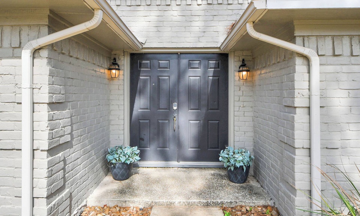 Shenandoah House | Woodlands prime location. Entire home in Shenandoah, Texas. Pets-Yes