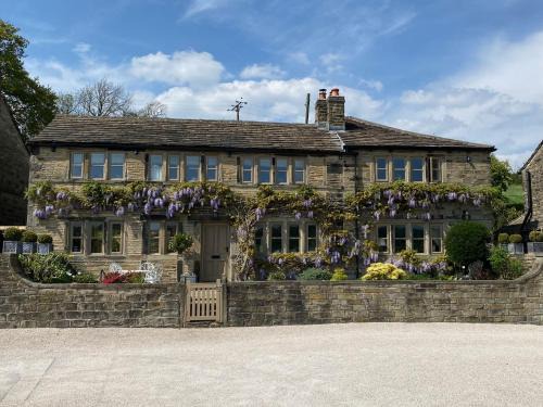 Almondbury House | Woodlea Cottage