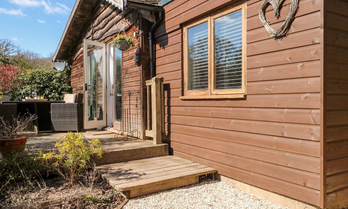 Haslemere Cottage | Woodmancote Lodge