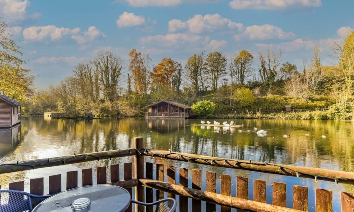 Caerwys Ski Chalet | Woodpecker Lakeside Lodge