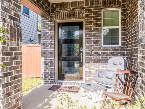 Porter Apartment | Woodridge - Entire Home or Shared Home