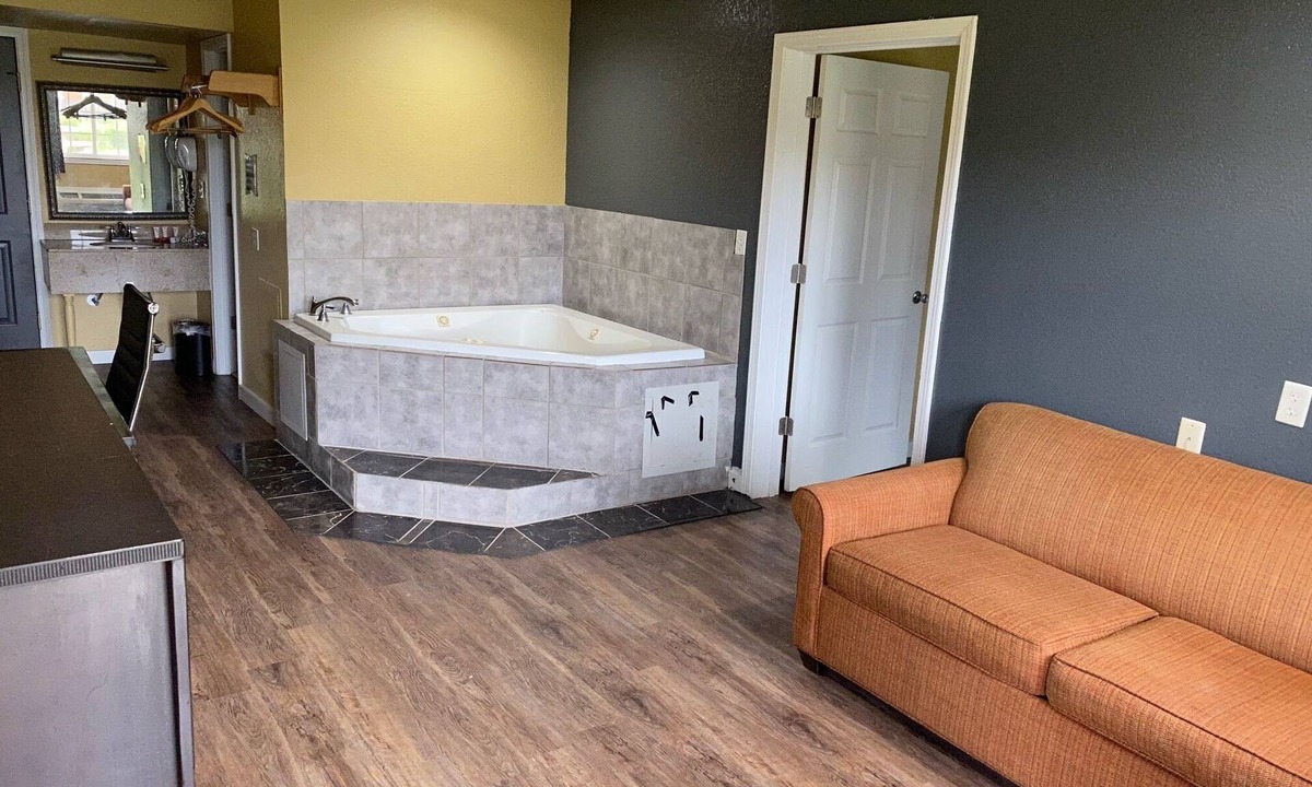 Miami Hotel | Woodridge Inn and Suites