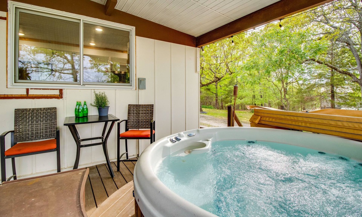Elizabeth House | Wood’s Point Getaway w/Private Hot Tub