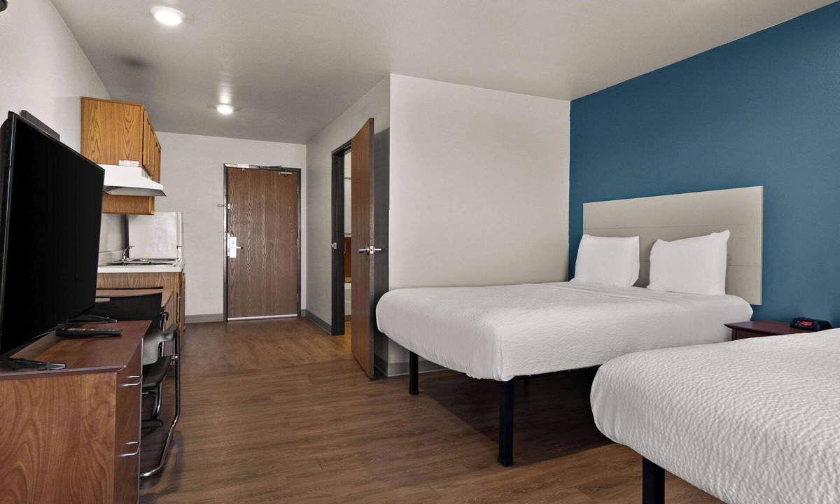 Champaign Hotel | WoodSpring Suites Champaign near University