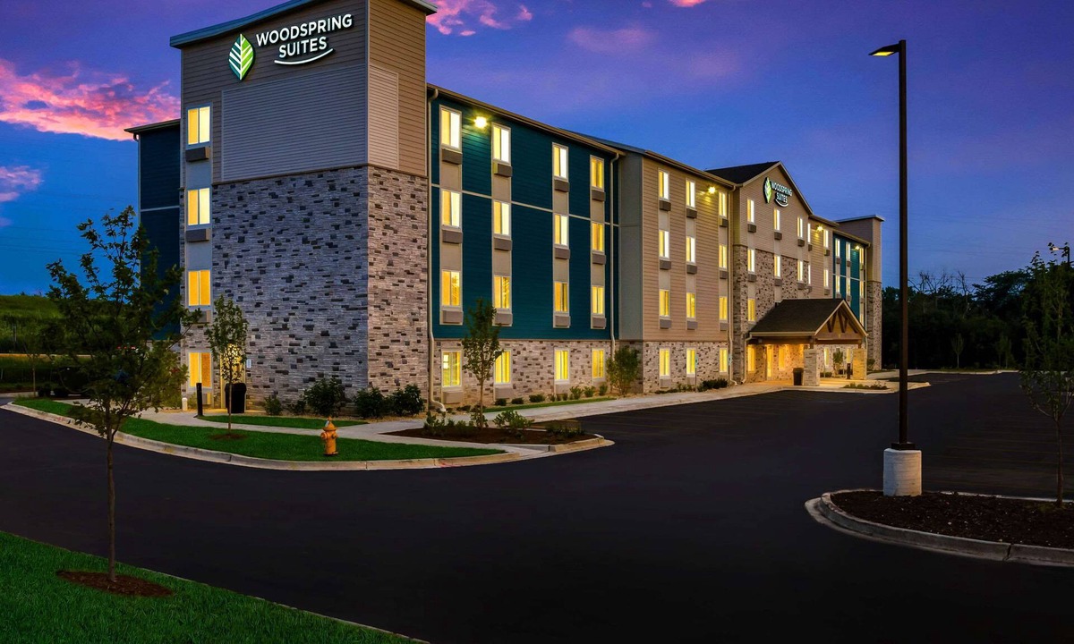 Addison Hotel | WoodSpring Suites Chicago Addison