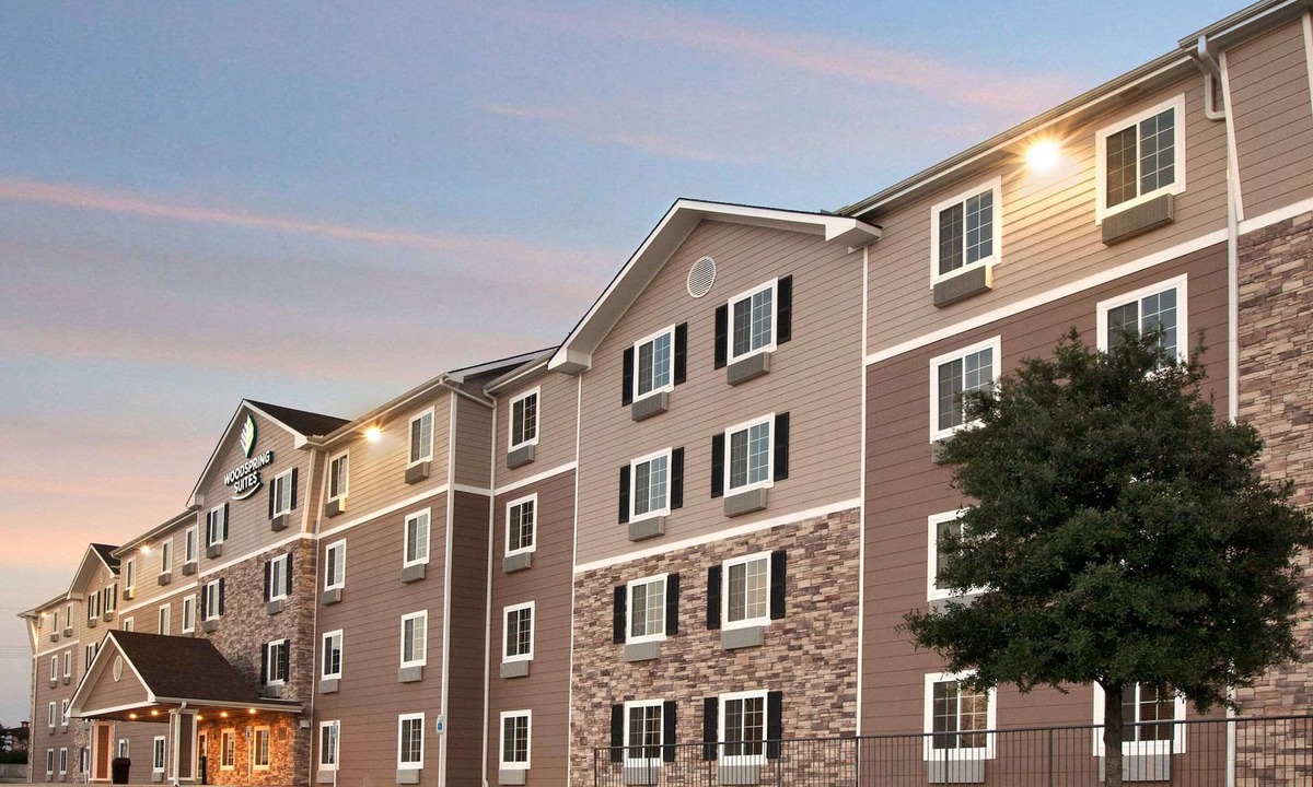Bryan Hotel | WoodSpring Suites College Station