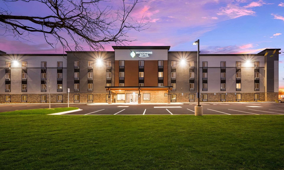 Dearborn Hotel | Woodspring Suites Dearborn - Detroit