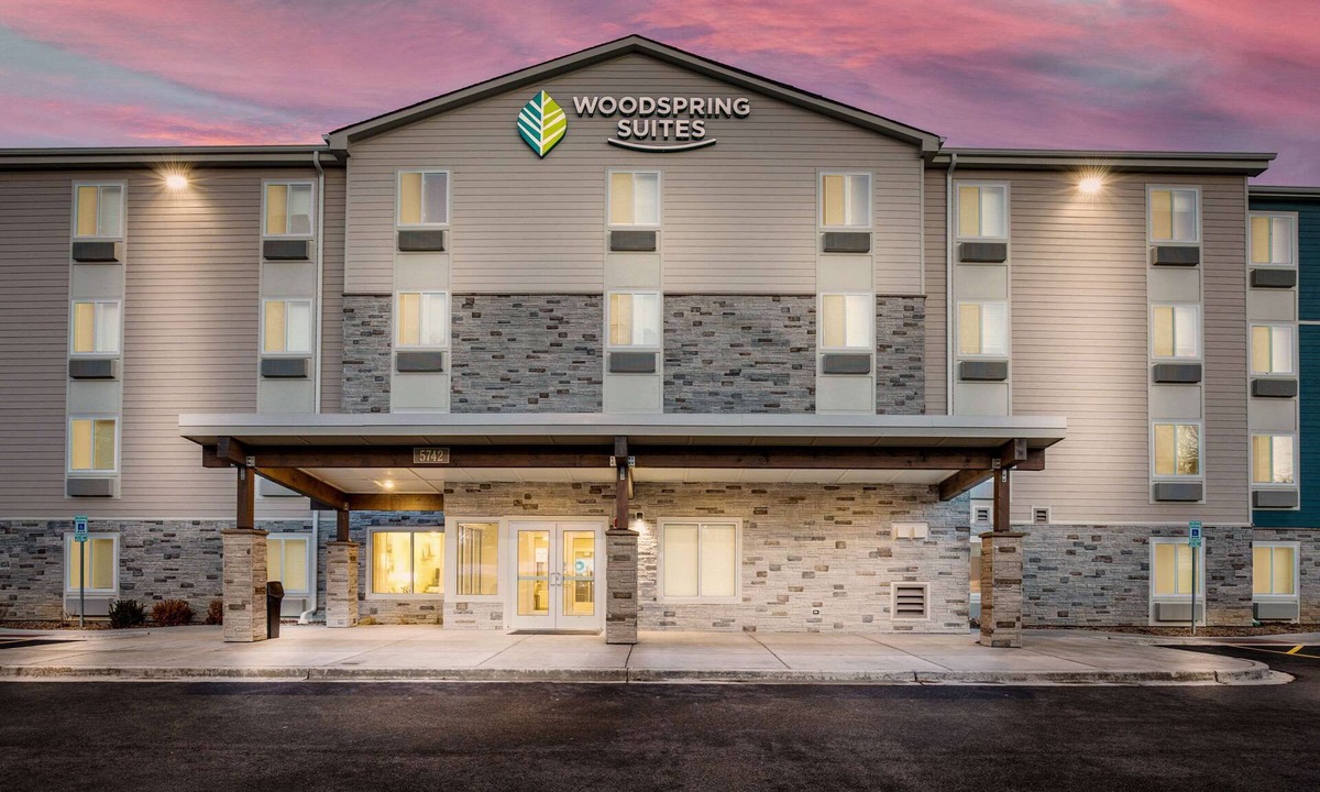 Gurnee Hotel | WoodSpring Suites Gurnee - Chicago