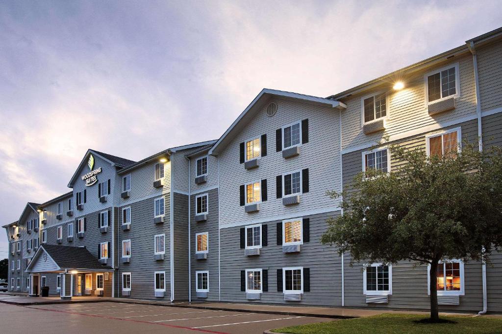 Barker Hotel | WoodSpring Suites Houston Willowbrook