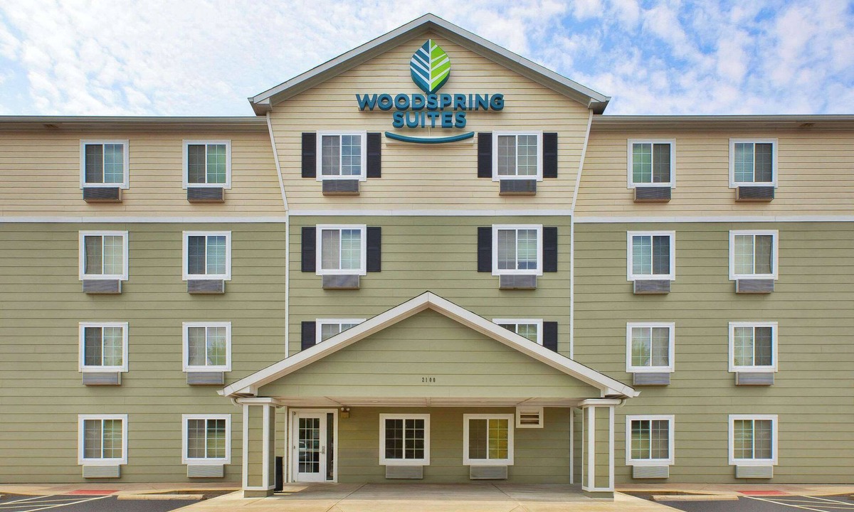 St. Charles Hotel | WoodSpring Suites St Louis St Charles