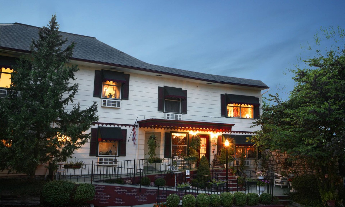 Independence Bed & Breakfast | Woodstock Inn B&B