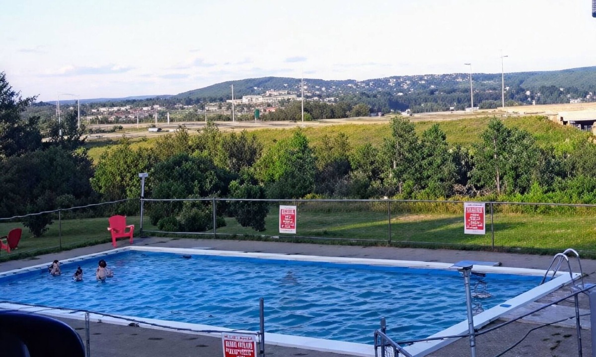 Woodstock Hotel | Woodstock Inn & Suites - Restaurant & Pool Exit 188