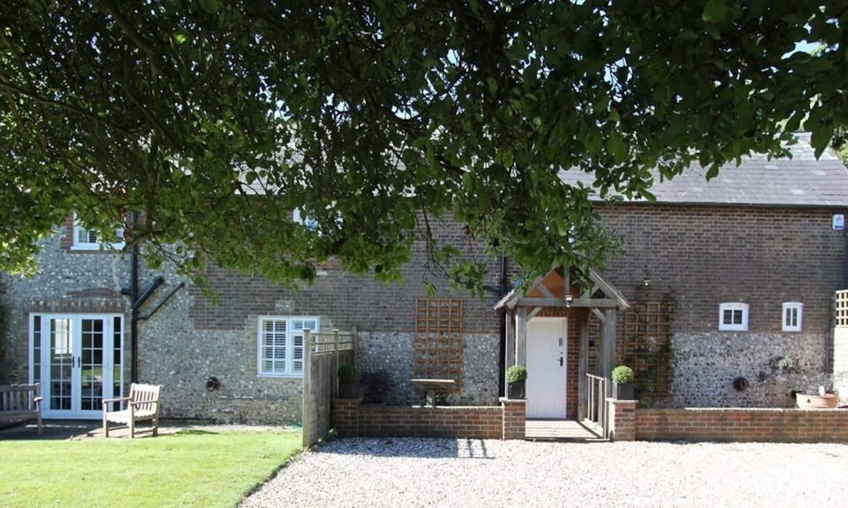 Charlton Apartment | Woodstock Suites