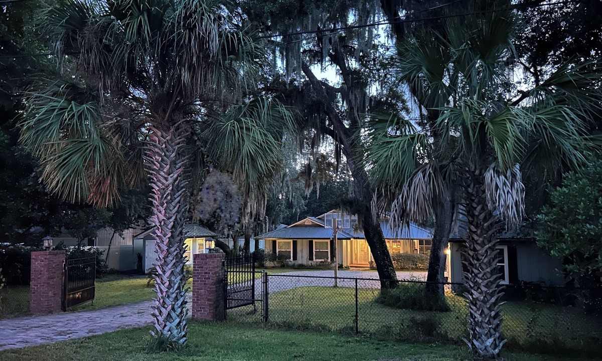 Arlington House | Woodsy 3-bedroom retreat on 600 acre nature preserve in Jacksonville near beach