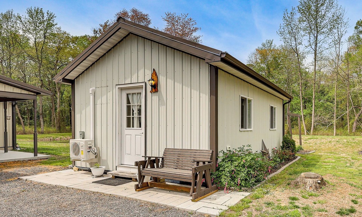Marydel Apartment | Woodsy + Secluded! Amish Country Retreat in Hartly