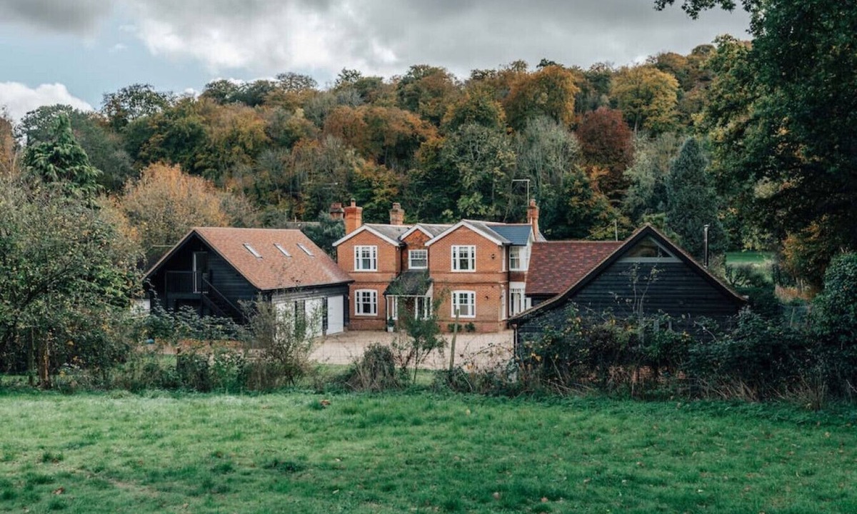 Henley House | Woodvale - Sleeps 20