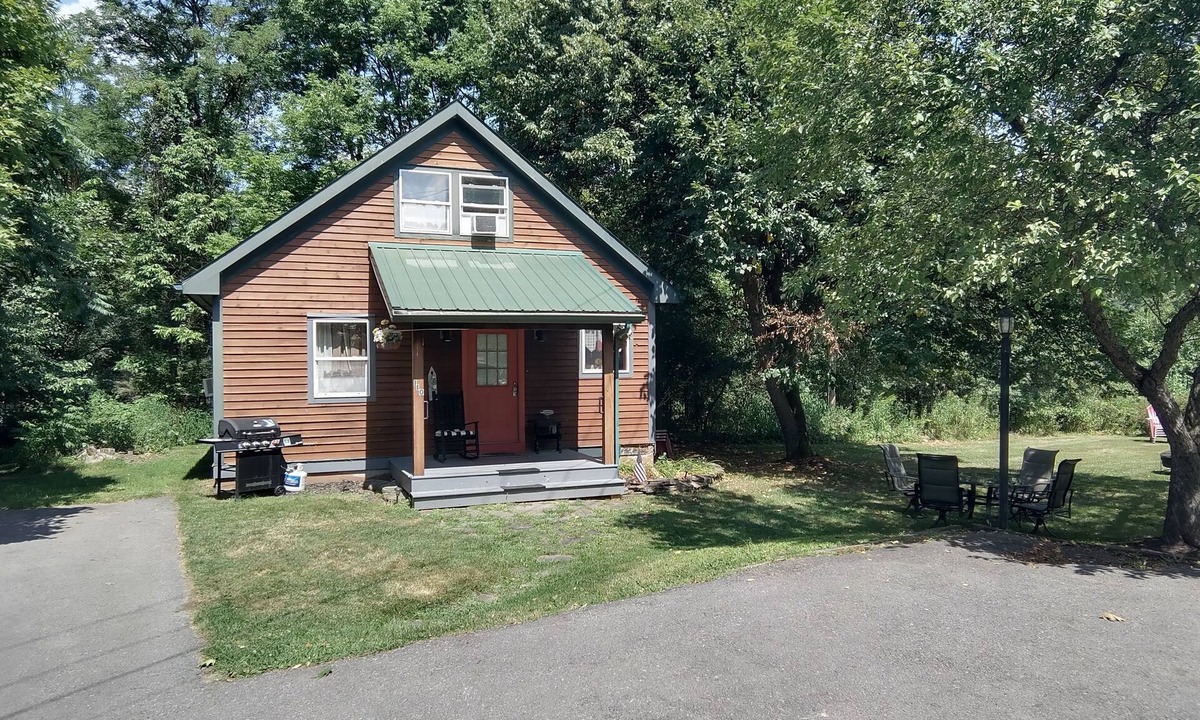 Cooperstown Ski Chalet | Woodview Retreat 3-bedroom Chalet in charming Cooperstown with Pool
