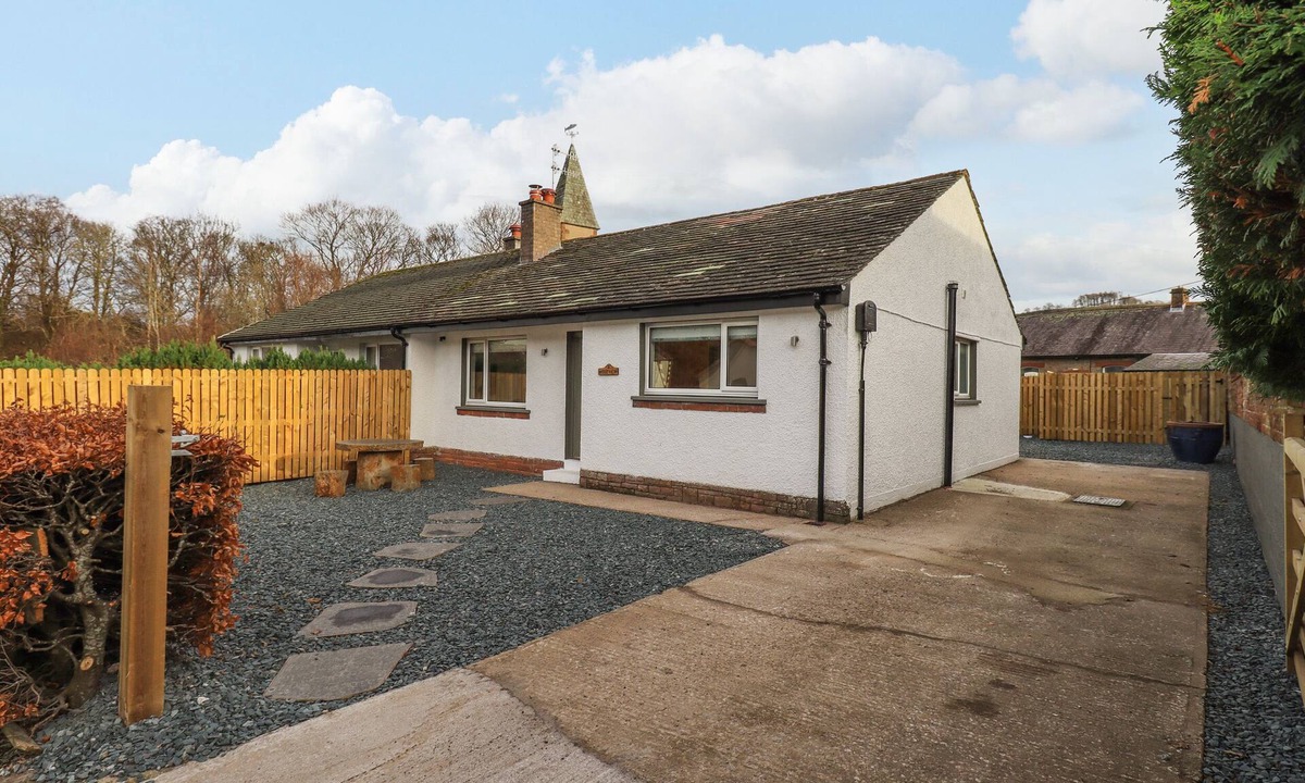 Pooley Bridge House | WOODVIEW, with open fire in Pooley Bridge