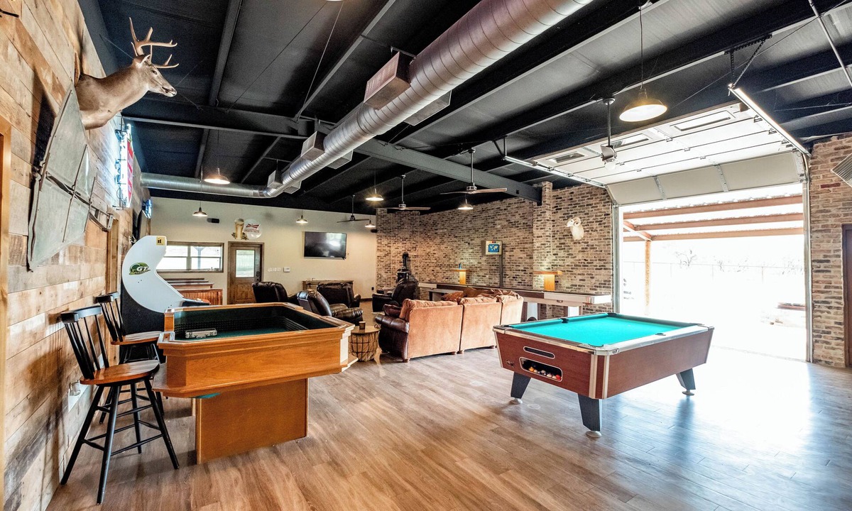 Justiceburg House | Woody’s Roadhouse Retreat: Barndominium Near Lake Alan Henry