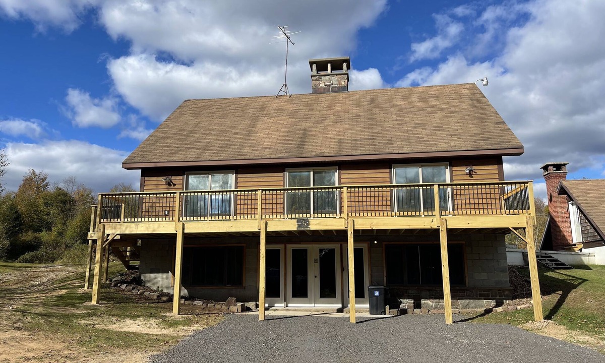 Lewis County House | Woof Pack Shack #3