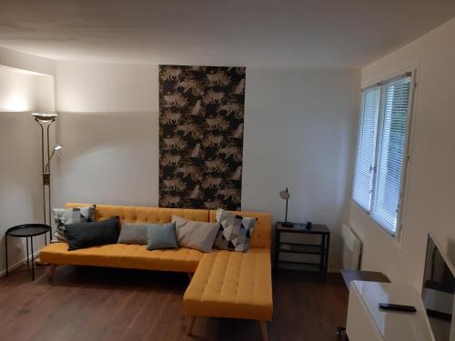 Noisy-sur-Ecole Apartment | Wool INN Studio in the Forest