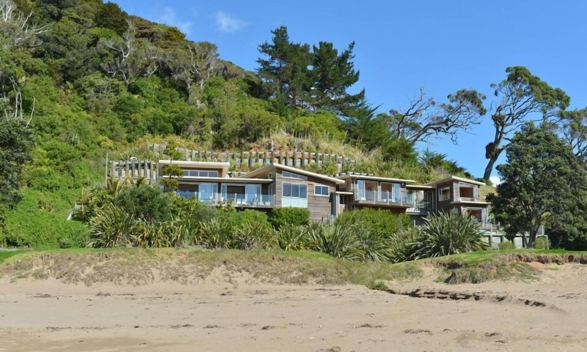 Matapouri House | Woolleys Bay house on the beach