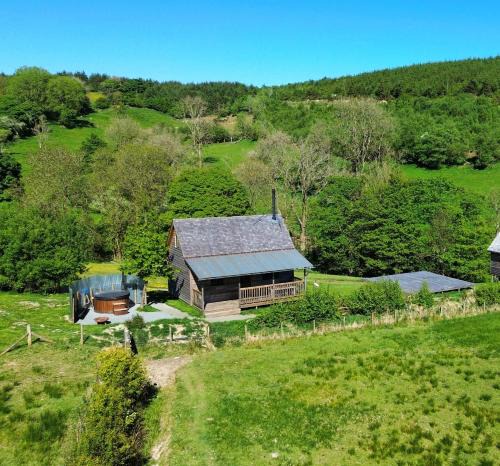 Llandrindod Wells Ski Chalet | Woolly Wood Cabins - Bryn