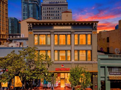 Gaslamp Quarter Apartment | Woolworth Loft - Stay in the Heart of Gaslamp