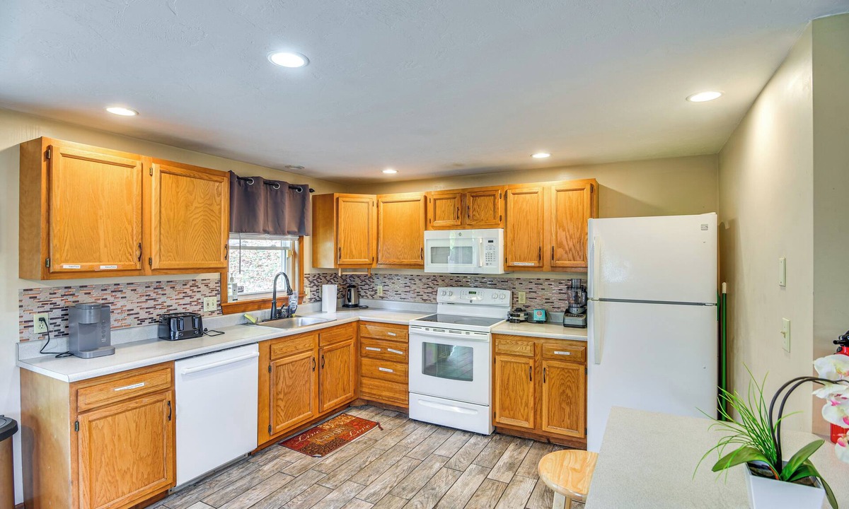 Indian Hill House | Worcester Home 5 Mi to Downtown!