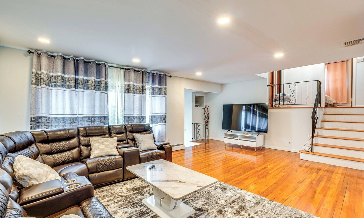 Vauxhall House | Work, Explore & Relax: Centrally Located Union Gem