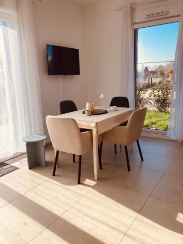 Ornex Apartment | Work-friendly apartment near CERN-GVA-UN & nature