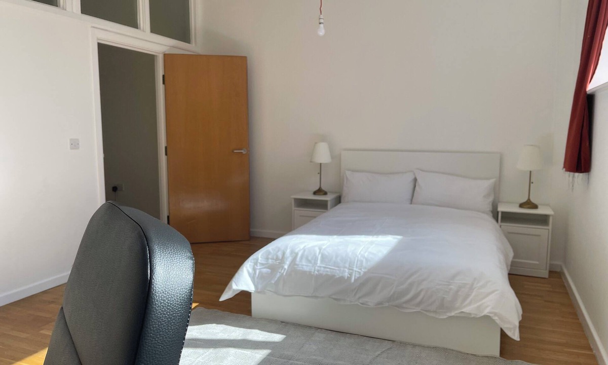 Dalston Apartment | Work-Friendly Dalston Apartment