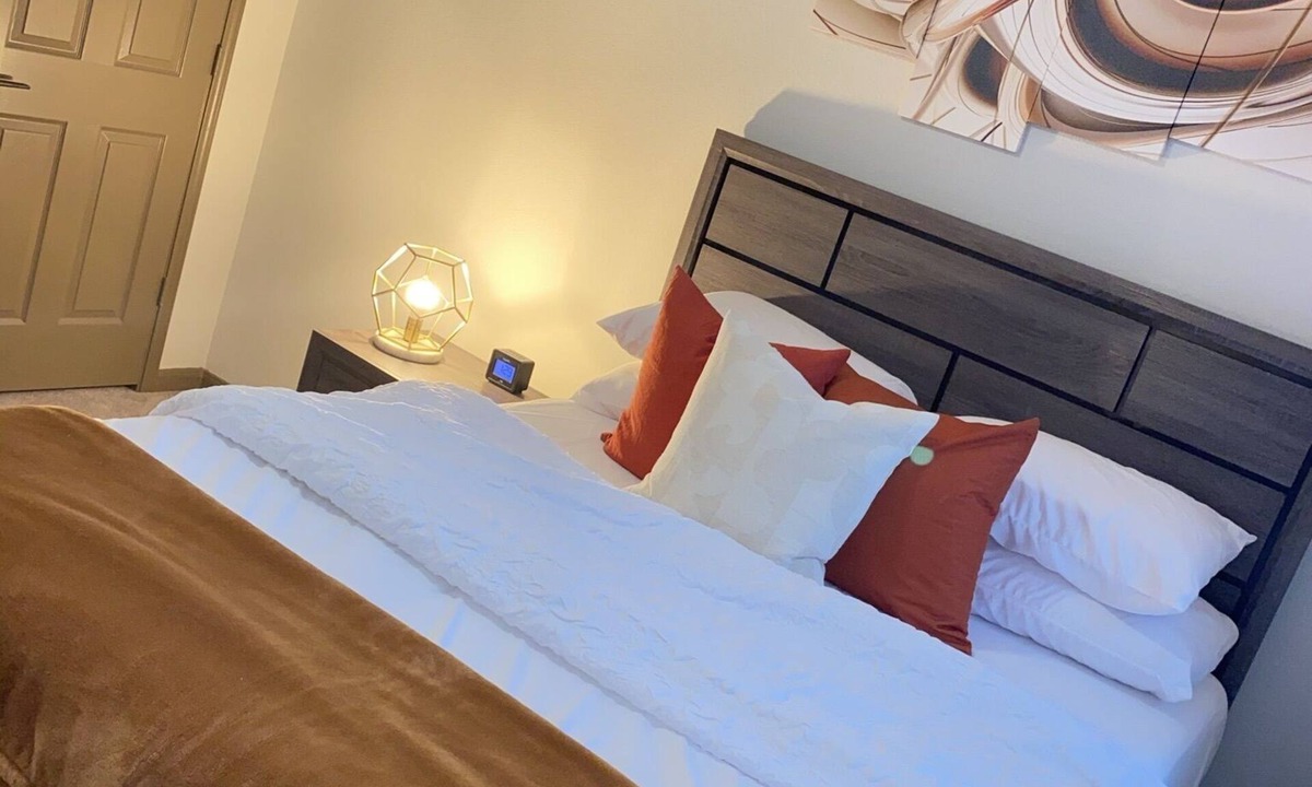 South Main Apartment | Work Hard Play Hard! Near Med Center, NRG Stadium, Midtown, Downtown, and more