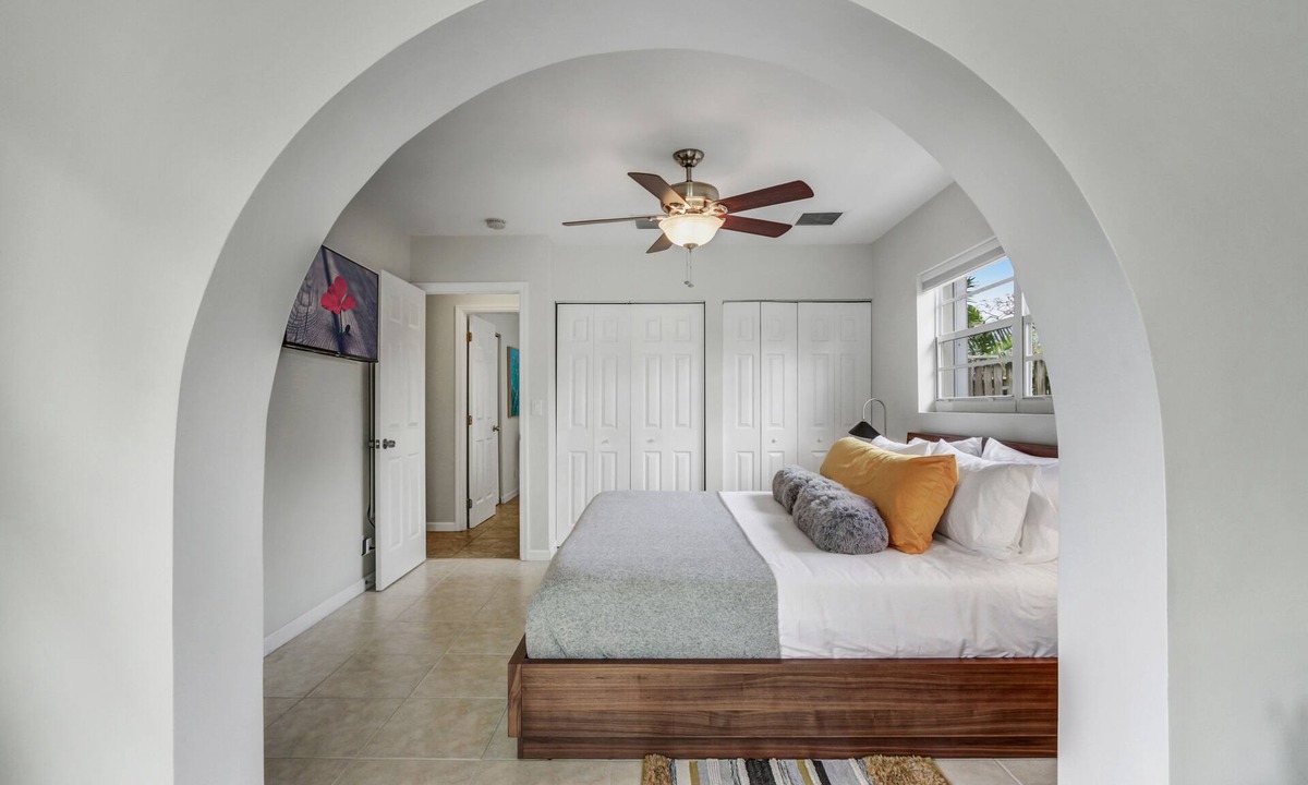 Central Corals House | Work & Play Retreat. Private Office. 1GB Internet