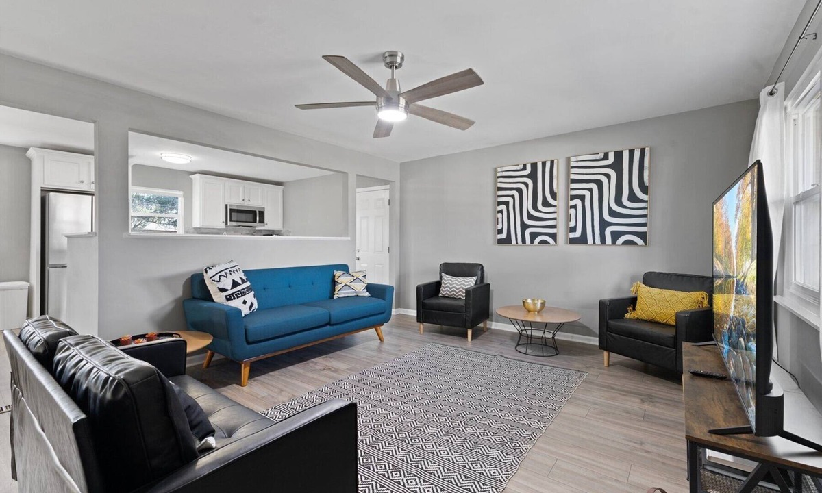 Clarksville House | Work&Play: Work Friendly, Ping Pong, & Grill