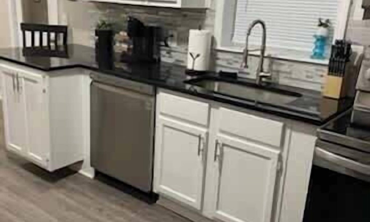 Riverside Apartment | Work-Ready 2BR Near Downtown KC | Free Parking