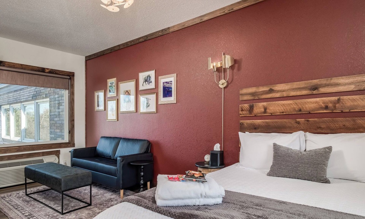 Prescott Hotel | Work & Stay | Free Parking | Simple Comfort