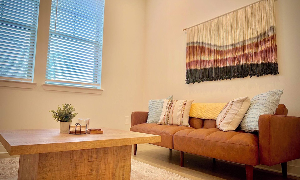 Sherman Apartment | Worker Friendly 1bedroon in an A+ location in Sherman with gym,washer/dryer,pool