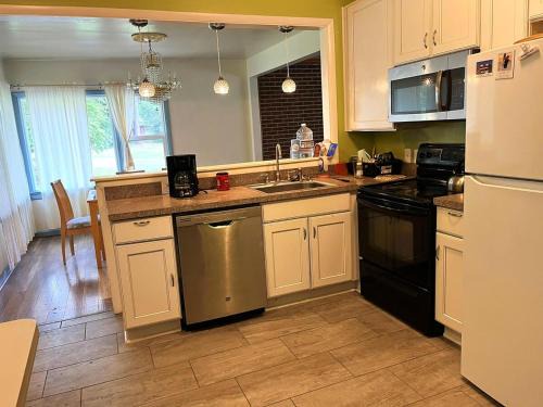 Chamberlayne House | Worker's Den of Richmond-5 bdr house in zip 23227