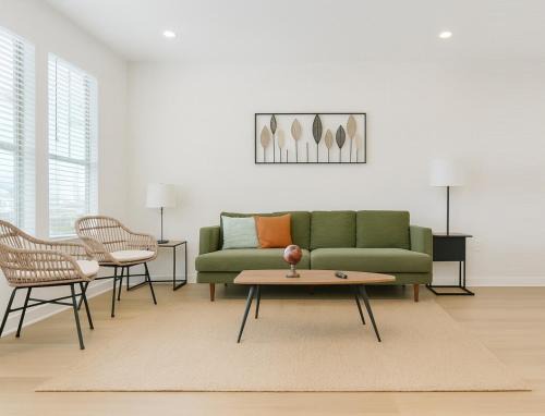Sherman Apartment | WorkerFriendly Gym Pool WasherDryer A plus Location