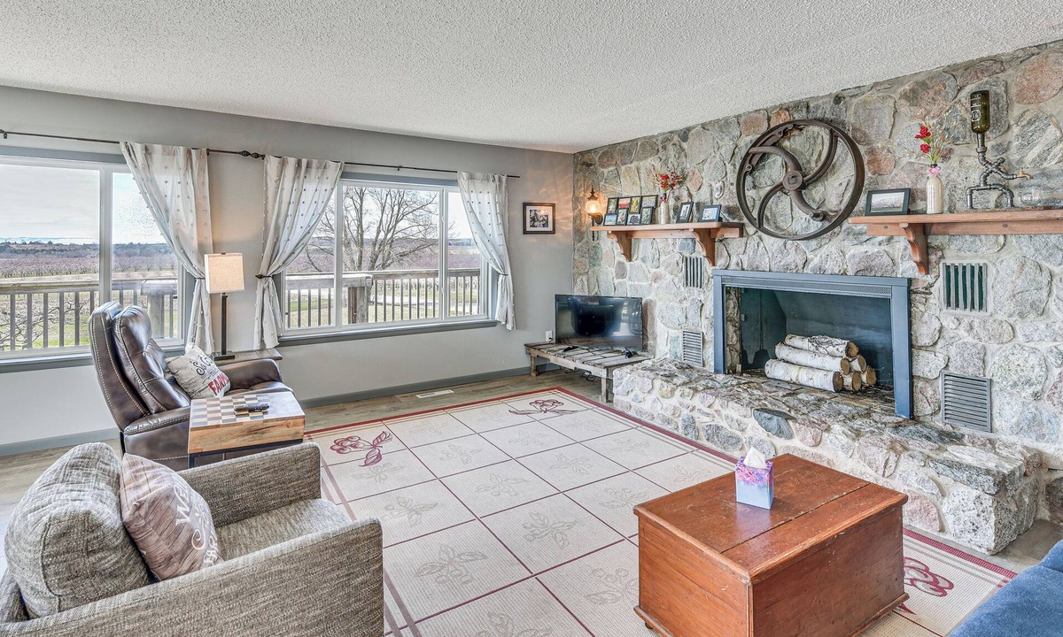 Central Lake Apartment | Working Farm w/On-Site Winery! Central Lake Hub