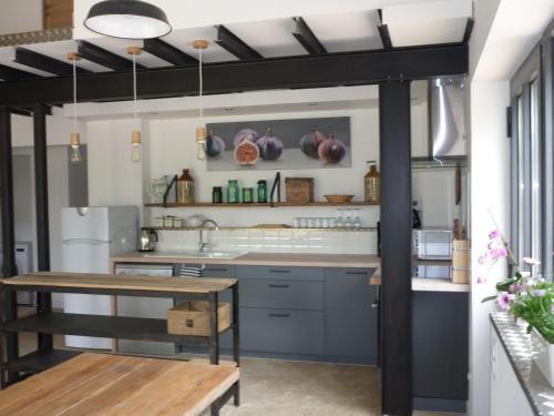 Semur-en-Auxois Apartment | Workshop n°2 for 6 people with shared pool