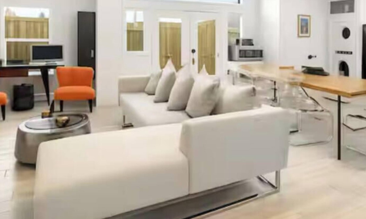 Greater Heights House | World Cup 2 Homes + Pool Heights Sleeps 18