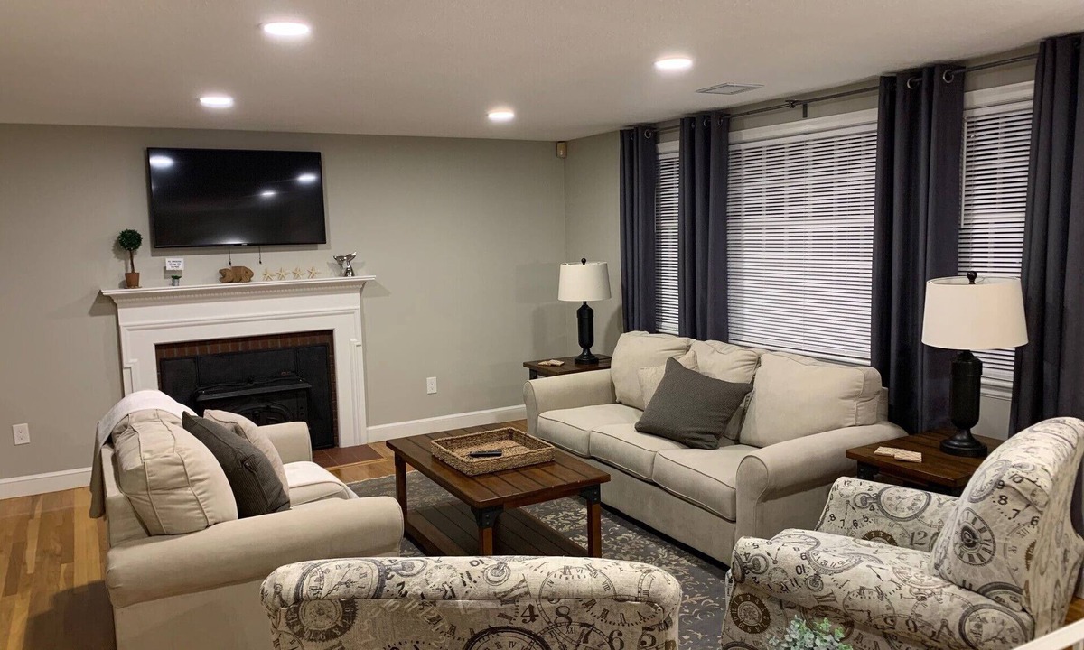 Canton House | World cup 2026. Newly renovated 3 Bed/2 Bath close to Boston, Gillette & trains.