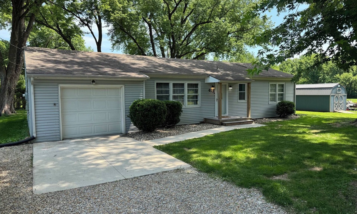 Edwardsville House | World Cup! 3-bedroom home just 3 miles to Sporting KC and the Speedway