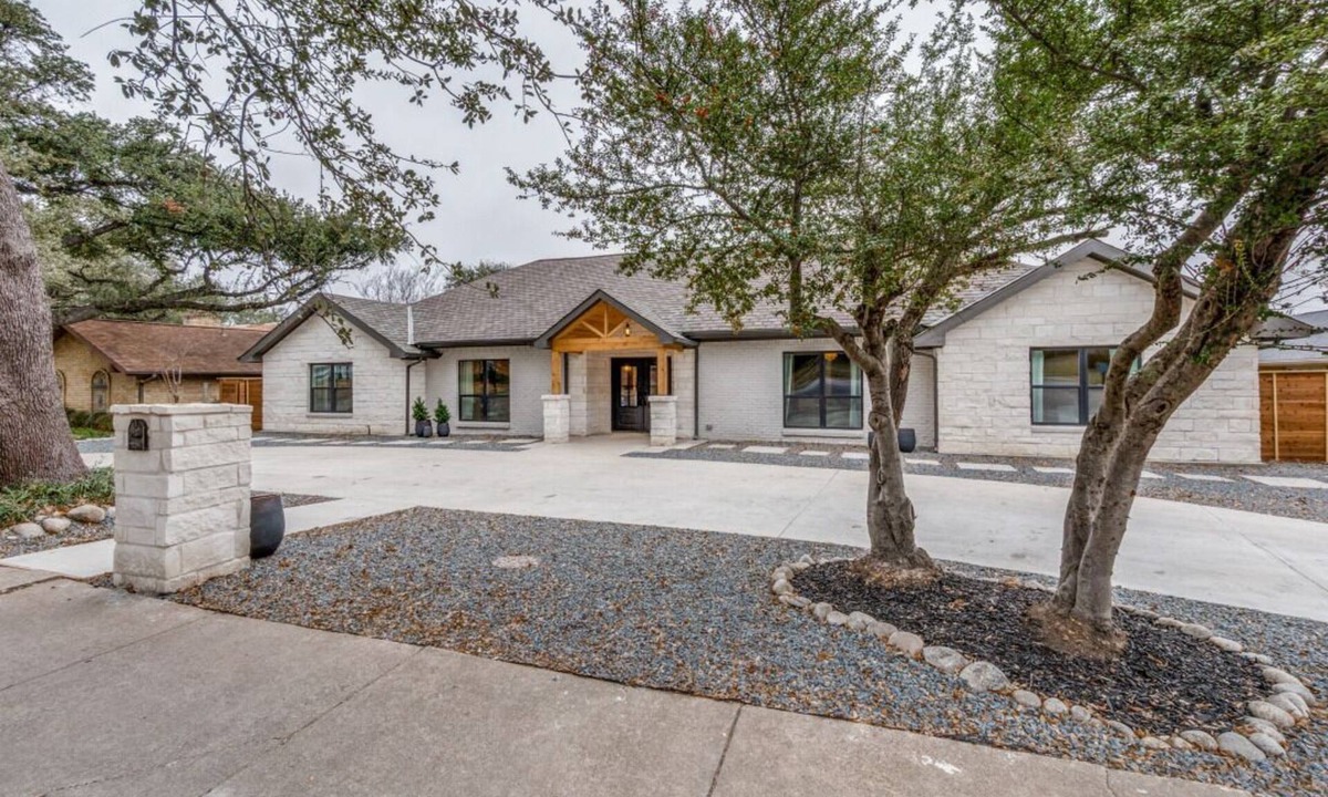 North Dallas House | World Cup 5BR Dallas Estate with 4.5 Baths in Preston Hollow Area